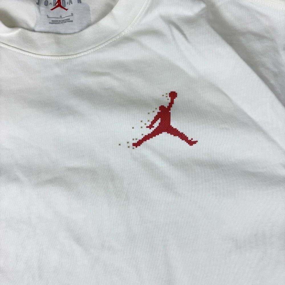 Air Jordan Essentials Holiday T Shirt Mens Large Sail Red Logo‎ Graphic Cotton